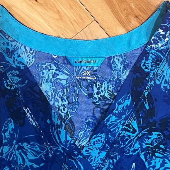 Carhartt Butterfly Print Scrub‑Style Top – 2X - Picture 2 of 4